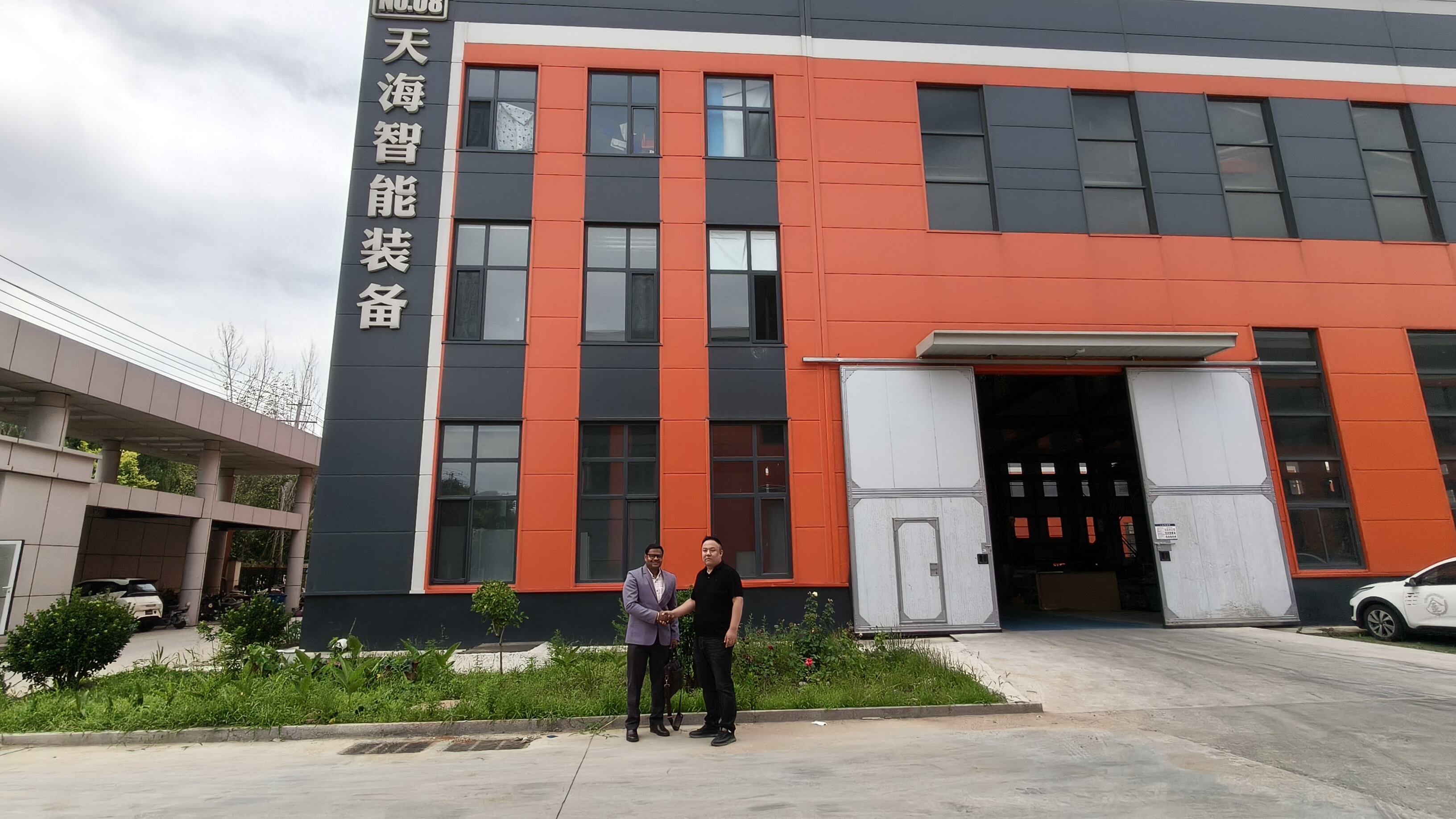 印度客戶蒞臨廠區(qū)，考察排屑機(jī)智造實(shí)力