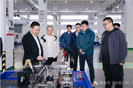 携手赋能产业升级百台数控刀具磨床项目签约仪式此次合作是双方立足数控刀具装备行业发展趋势、精准整合双方核心优势资源的战略抉择，不仅将为双方企业的规模化发展注入强劲动能，更将为行业内上下游企业协同发展树立榜样。未来，纳载智能与赣州凯巨将以本次项目为起点，持续深化战略合作，在技术研发、生产制造、市场拓展等多个维度开展深度协作，共同为推动数控刀具装备产业的高质量、智能化发展贡献力量！